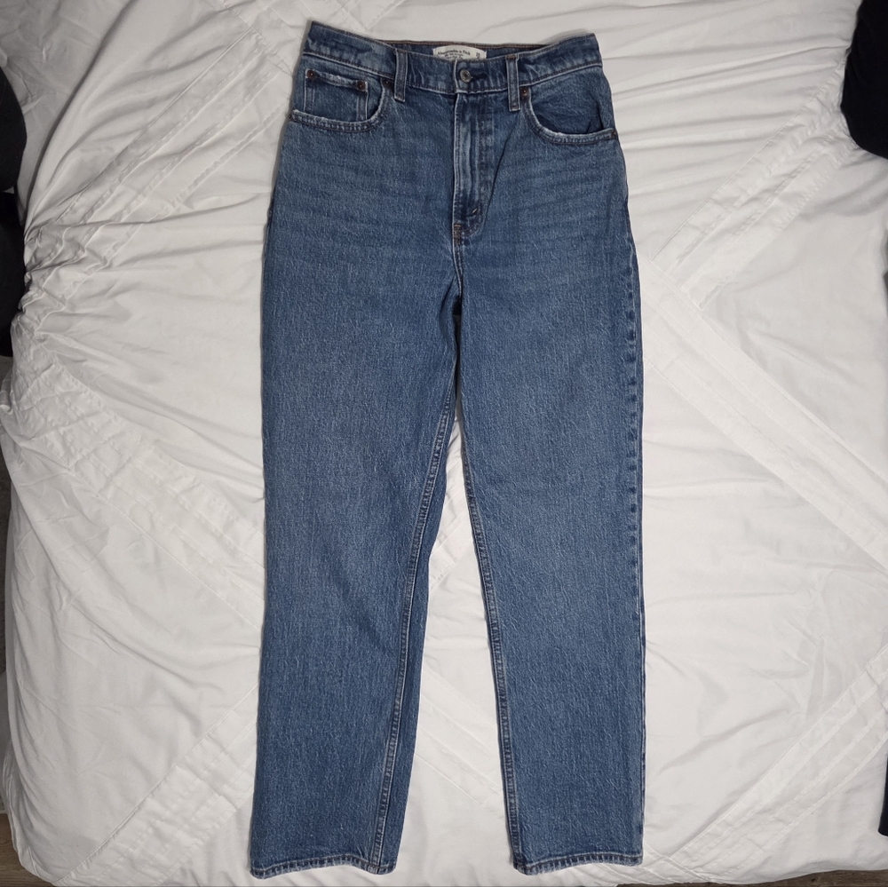 Abercrombie Curve Love Straight Leg Jean